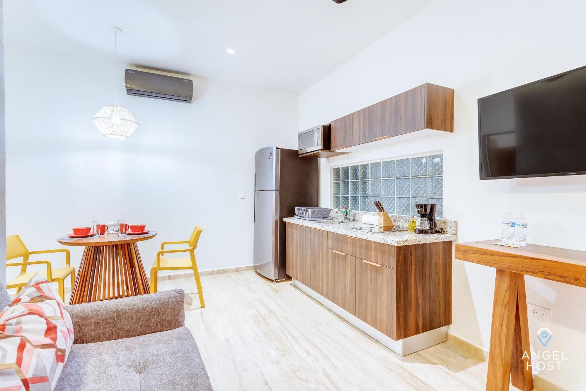 Chic Condotel With Roof Pool 10-min Walk To *